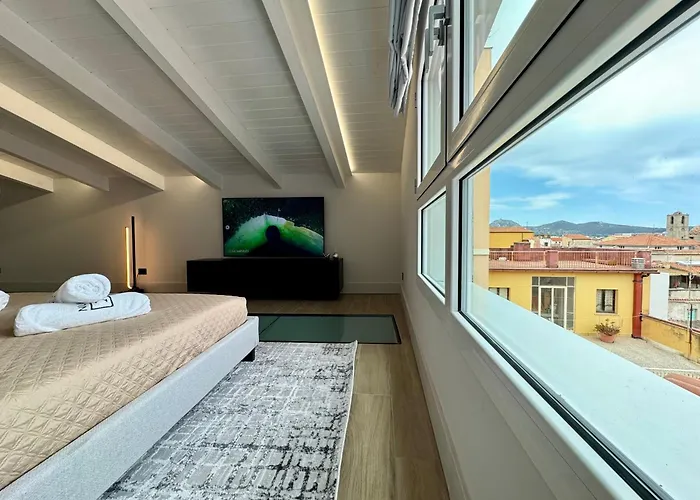 Luxurious Garibaldi Penthouse - Terrace - Great View - Full Renovation - Historical Centre - Amazing