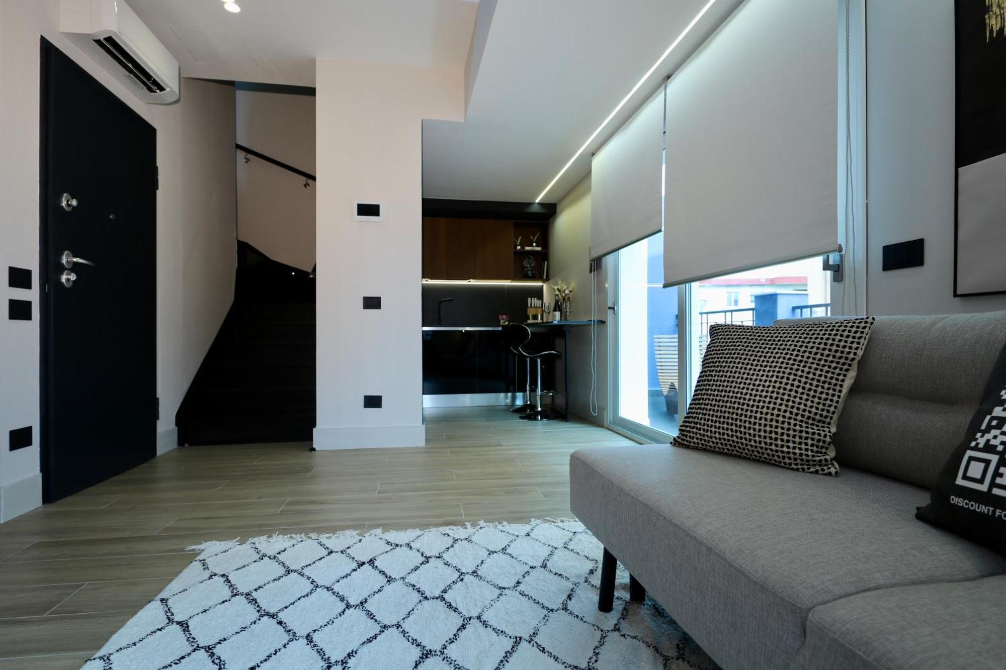 Apartment Luxurious Garibaldi Penthouse - Terrace - Great View - Full Renovation - Historical Centre - Amazing