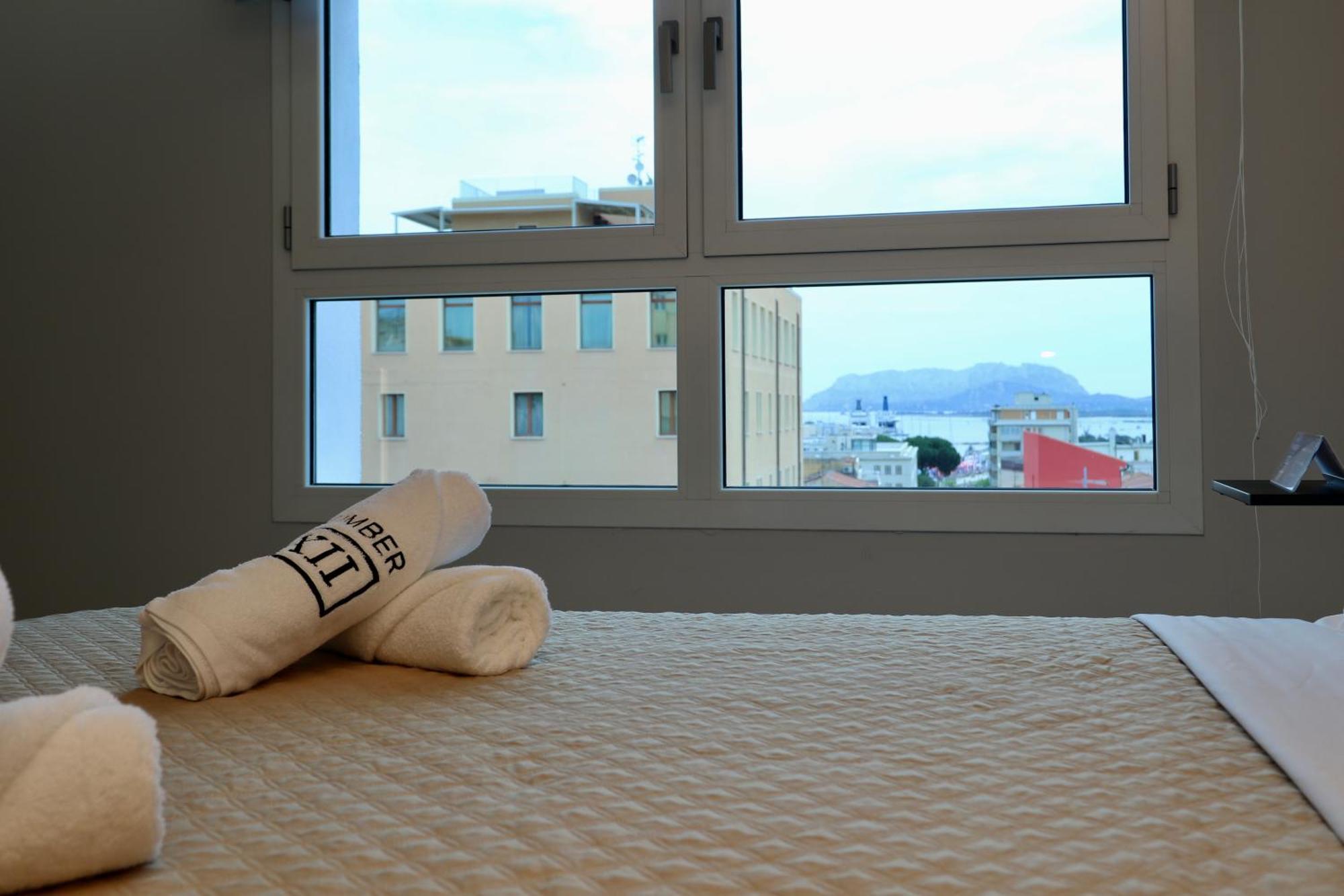 Luxurious Garibaldi Penthouse - Terrace - Great View - Full Renovation - Historical Centre - Amazing