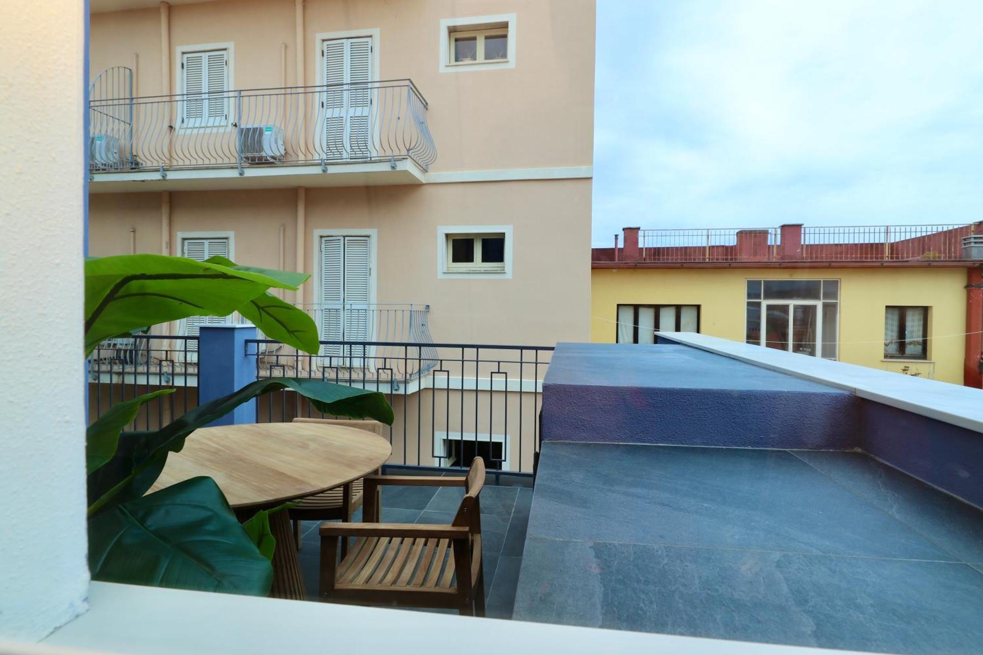 Luxurious Garibaldi Penthouse - Terrace - Great View - Full Renovation - Historical Centre - Amazing Apartment