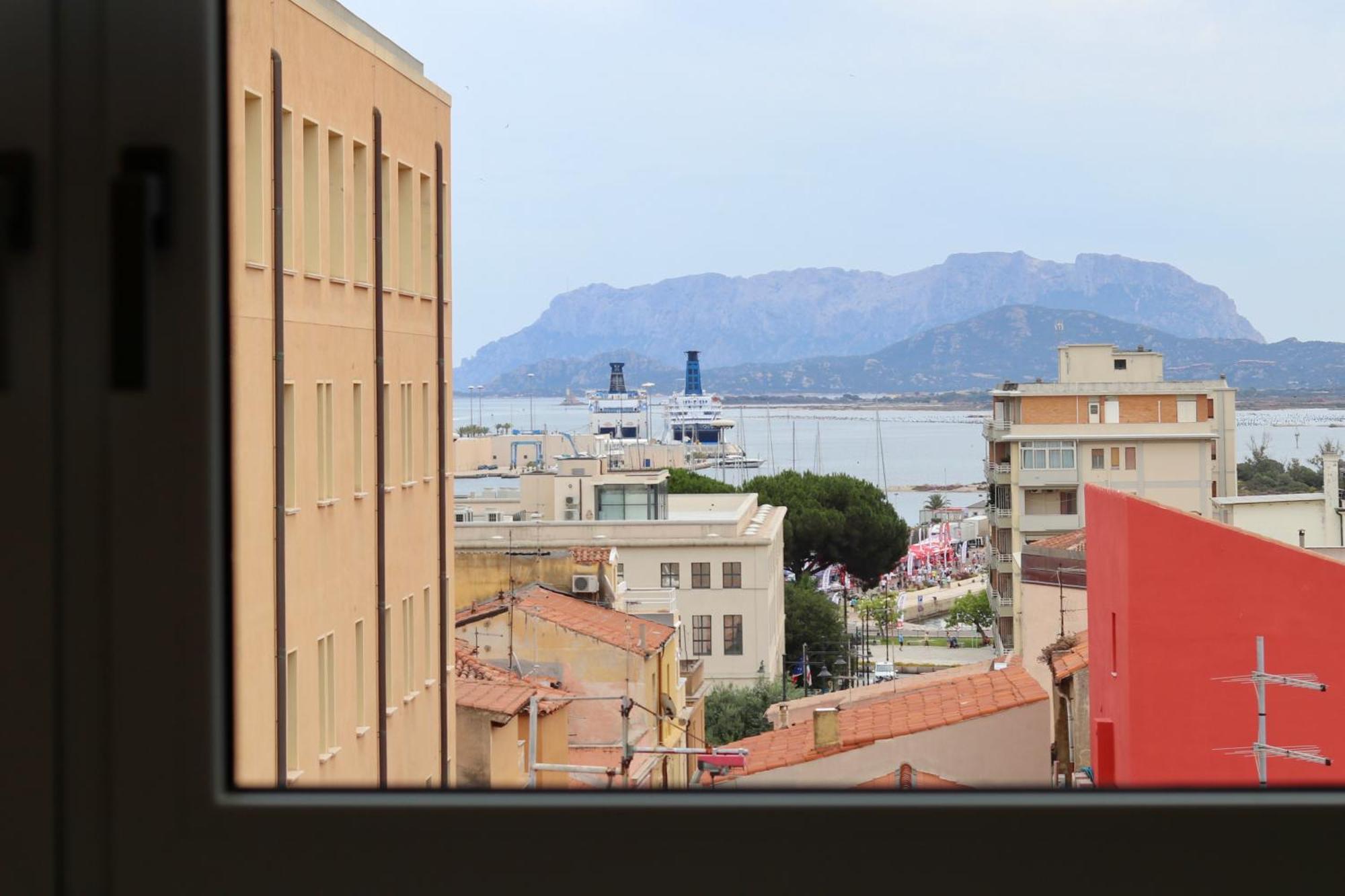 Luxurious Garibaldi Penthouse - Terrace - Great View - Full Renovation - Historical Centre - Amazing *