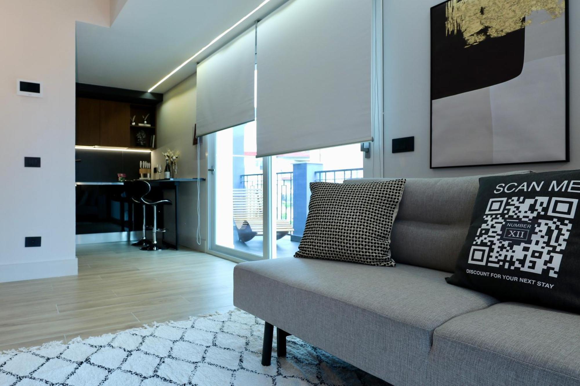 Luxurious Garibaldi Penthouse - Terrace - Great View - Full Renovation - Historical Centre - Amazing