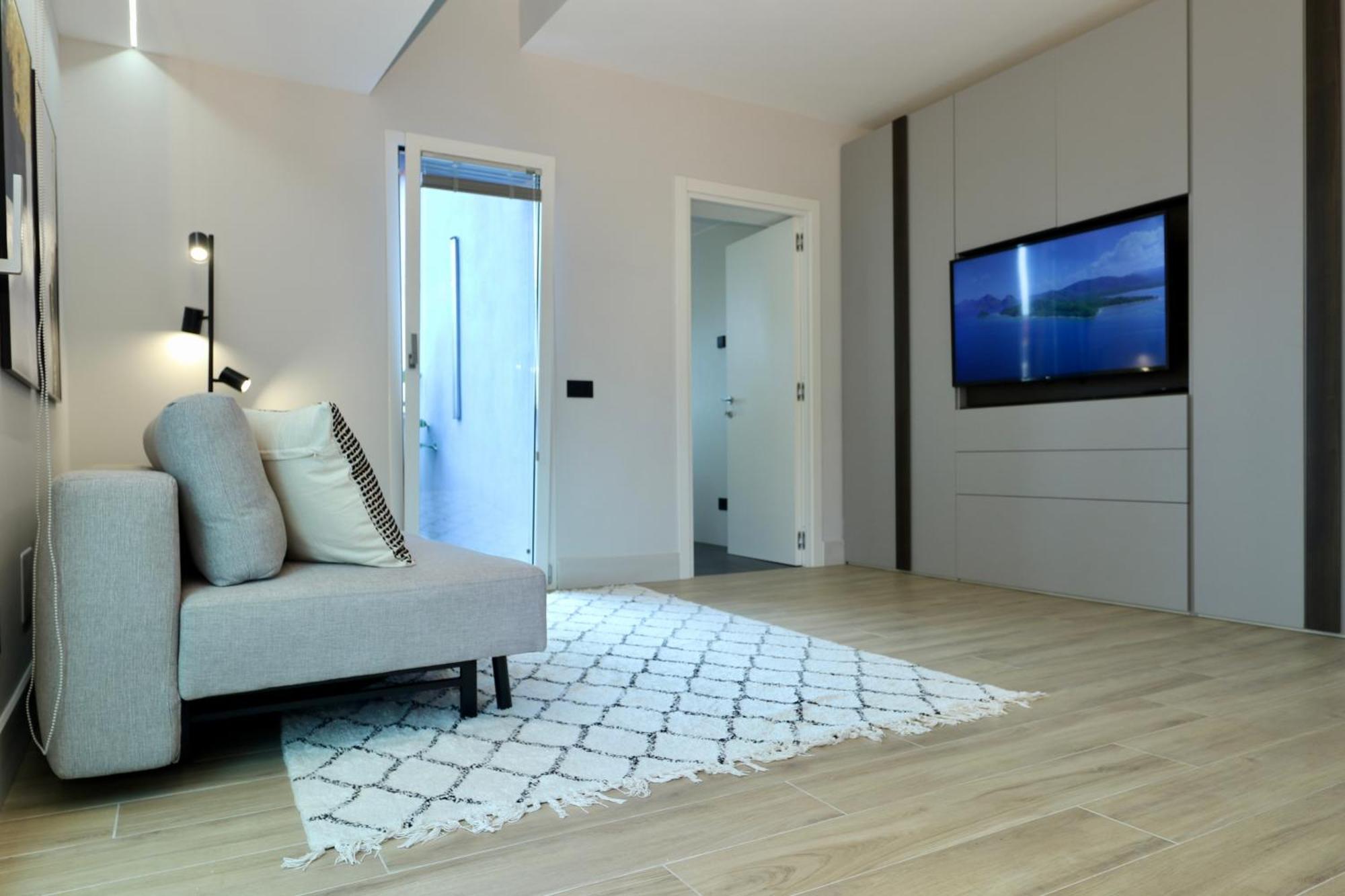 Luxurious Garibaldi Penthouse - Terrace - Great View - Full Renovation - Historical Centre - Amazing